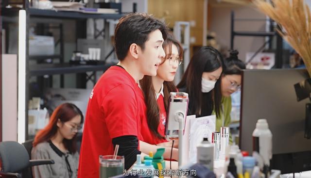 人民日报：李佳琦直播间助力直播电商行业迈入“品质直播”新阶段